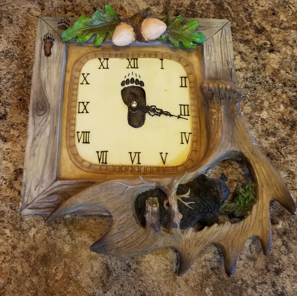 Bear / Adirondack wall clock